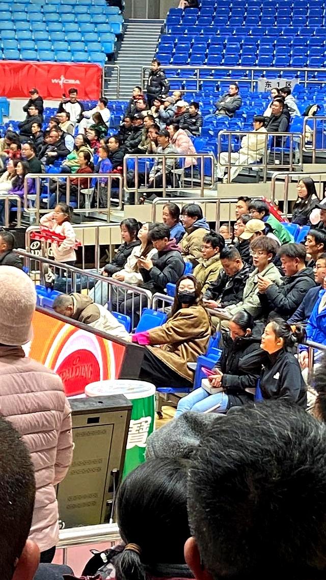 2025世俱杯下注-篮球比赛现场热闹非凡，球迷狂热不可抑制！的简单介绍