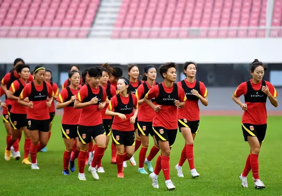 2025足球世俱杯-精英女足热身赛备战国际杯赛，备战最佳状态